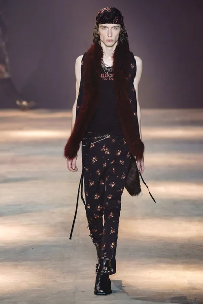 Look 17